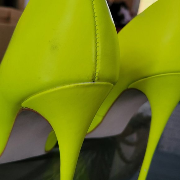 Steve Madden Neon Yellow (Citron) Pumps - Picture 4 of 8